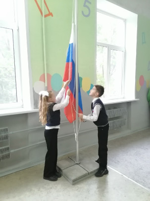 Еженедельная церемония поднятия Государственного флага Российской Федерации.