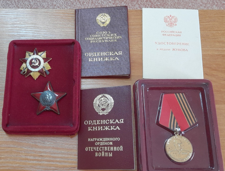 Ордена и медали Великой Отечественной войны.
